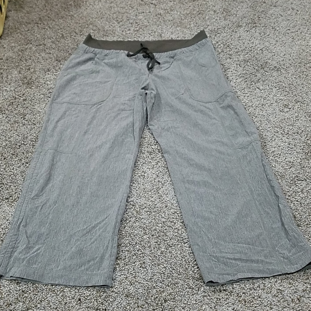Athleta capri size 8